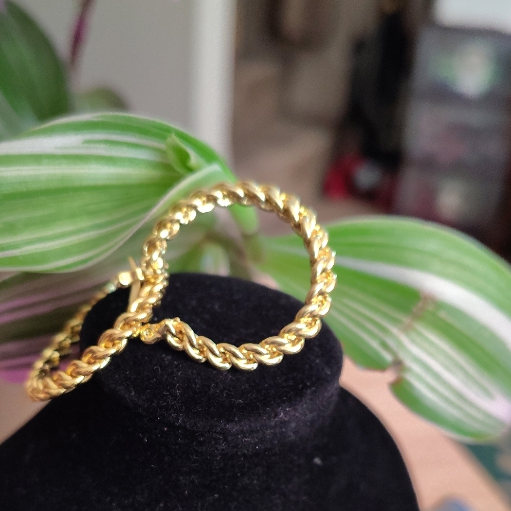 Chic Gold Braided Hoop Earrings - Picture 4 of 4